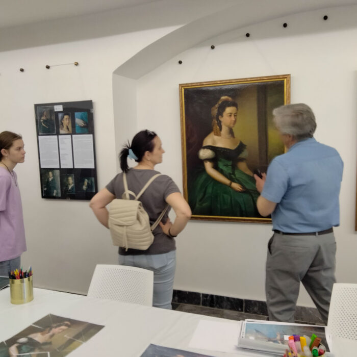 Portret-sediacej-damy-s-vejarom